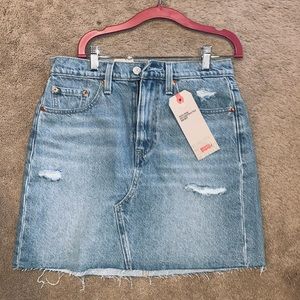Levi’s girls denim skirt - NWT Size 4